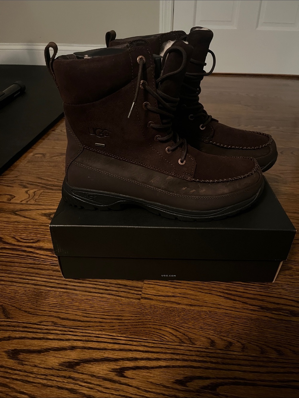 UGG Men's Dark Brown Lace-Up Suede Winter Boots